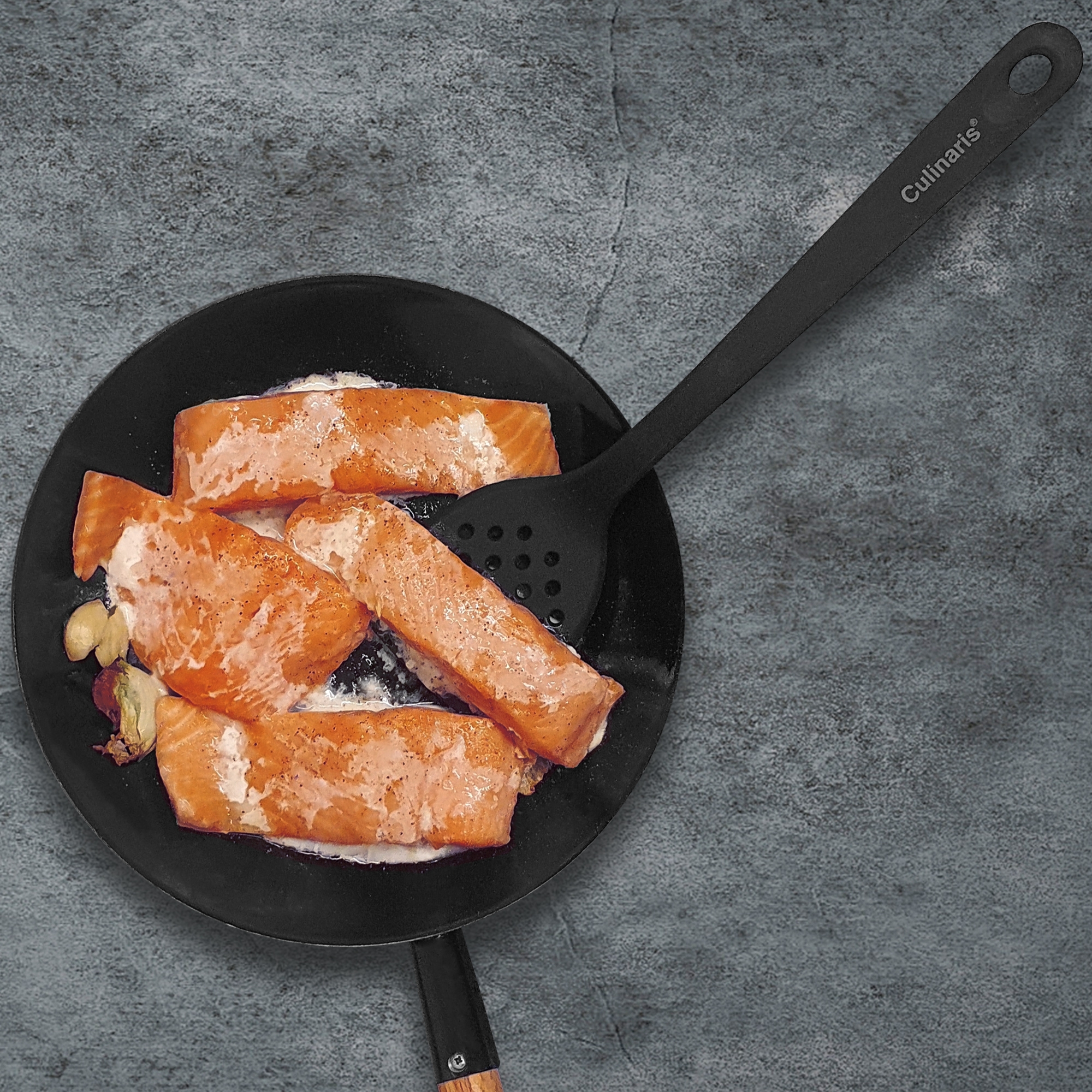 Perforated turner - silicone - black | Culinaris