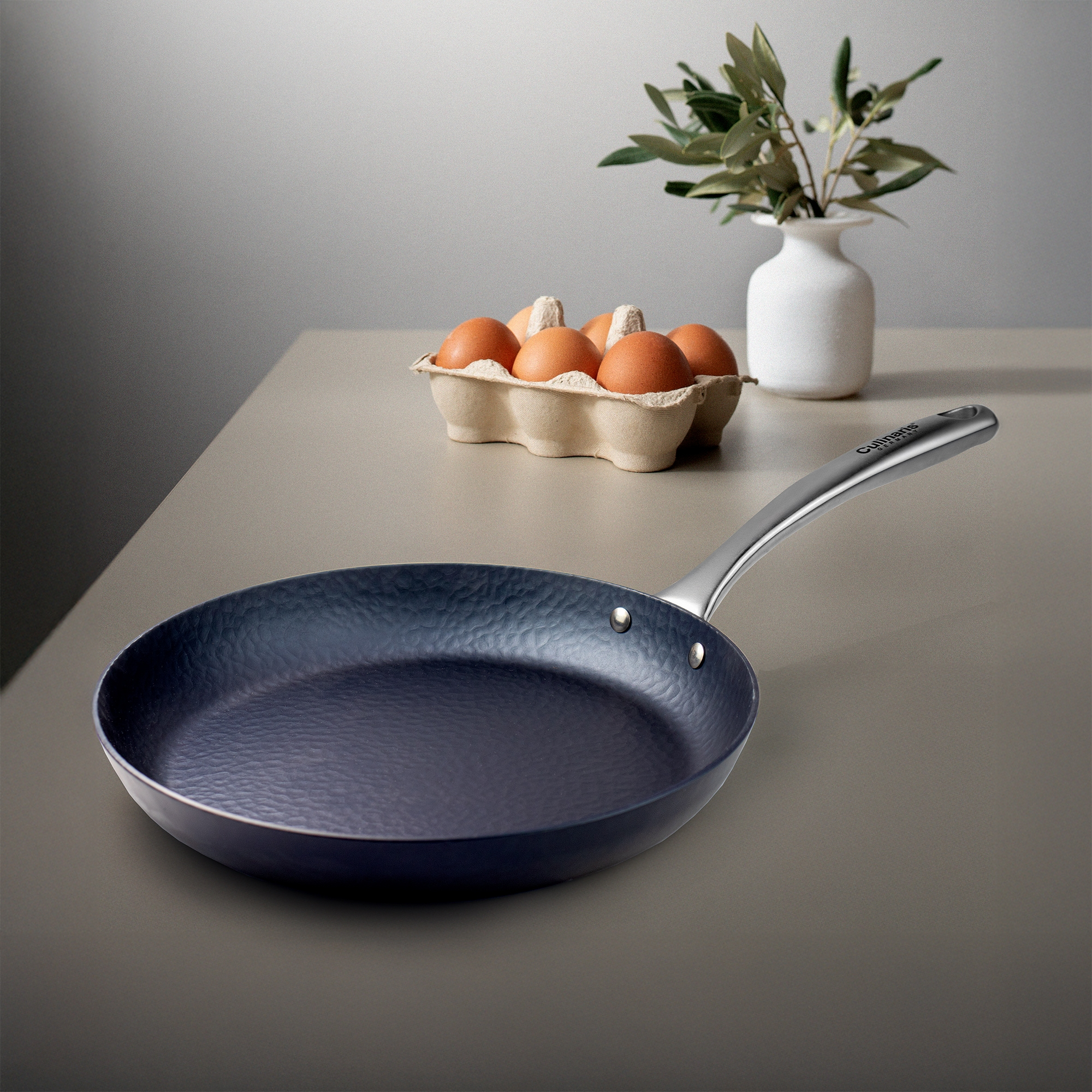 Iron frying pan - Martella - 25 cm - seasoned | Culinaris